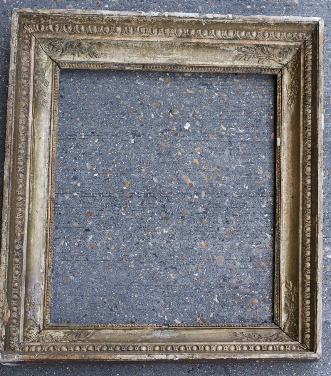 1 of 2 gold frames with corner design